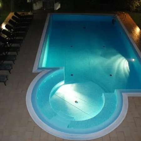 La Rama Hotel 2*